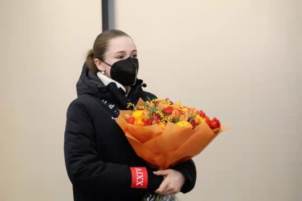 将个体生活的色彩作为主色呈现在世界上，哪怕其中充斥着无聊、乏味、单调的杂乱章节竹制家具作为，个暂时性的符号，竟然成了阿孝他们的长久性的开始。